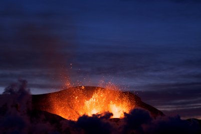 valokuva Islannin Eyjafjallajökull tulivuoren purkaus maaliskuussa 2010